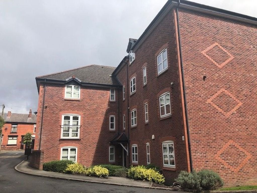Flat Carlton Street in Farnworth