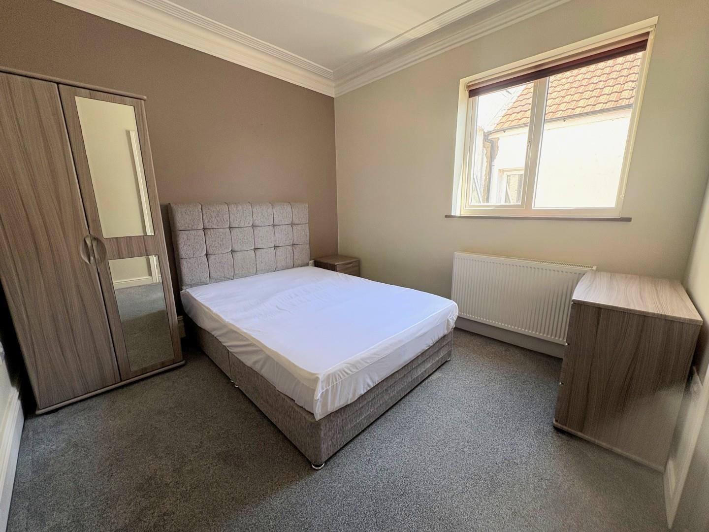 Room Queens Road in Portsmouth