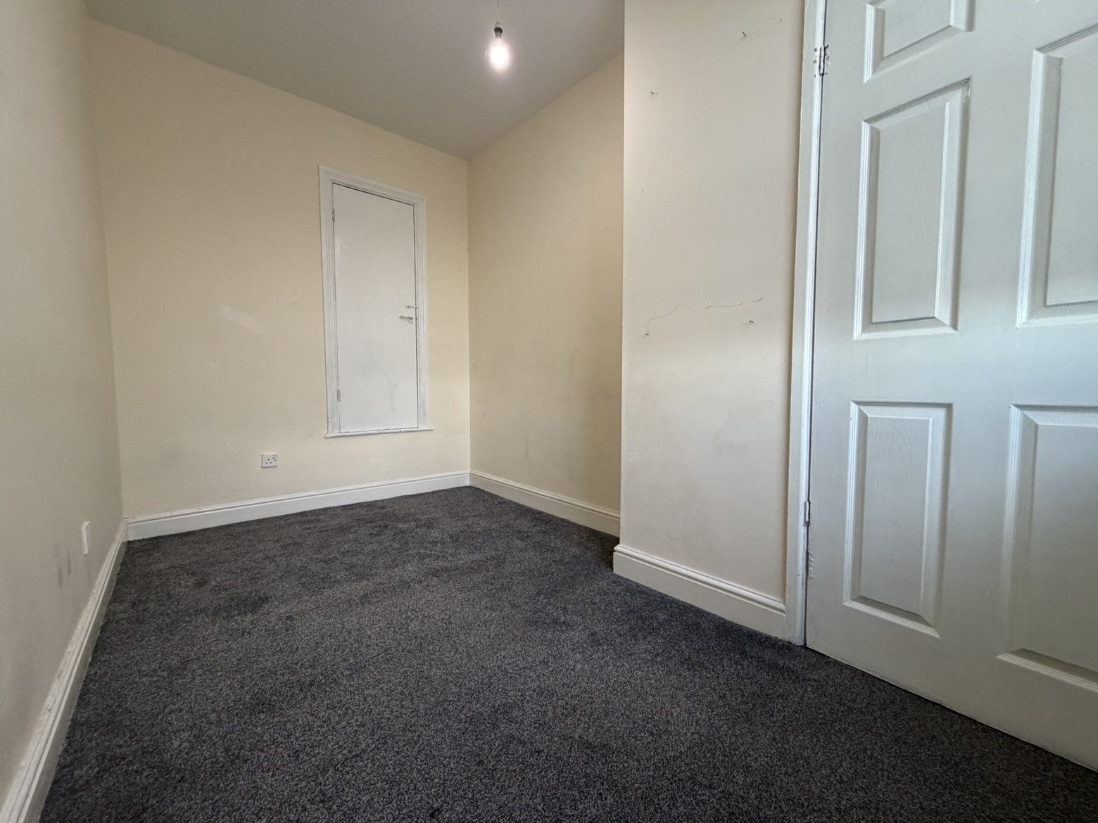 Flat Nimmings Road in Halesowen