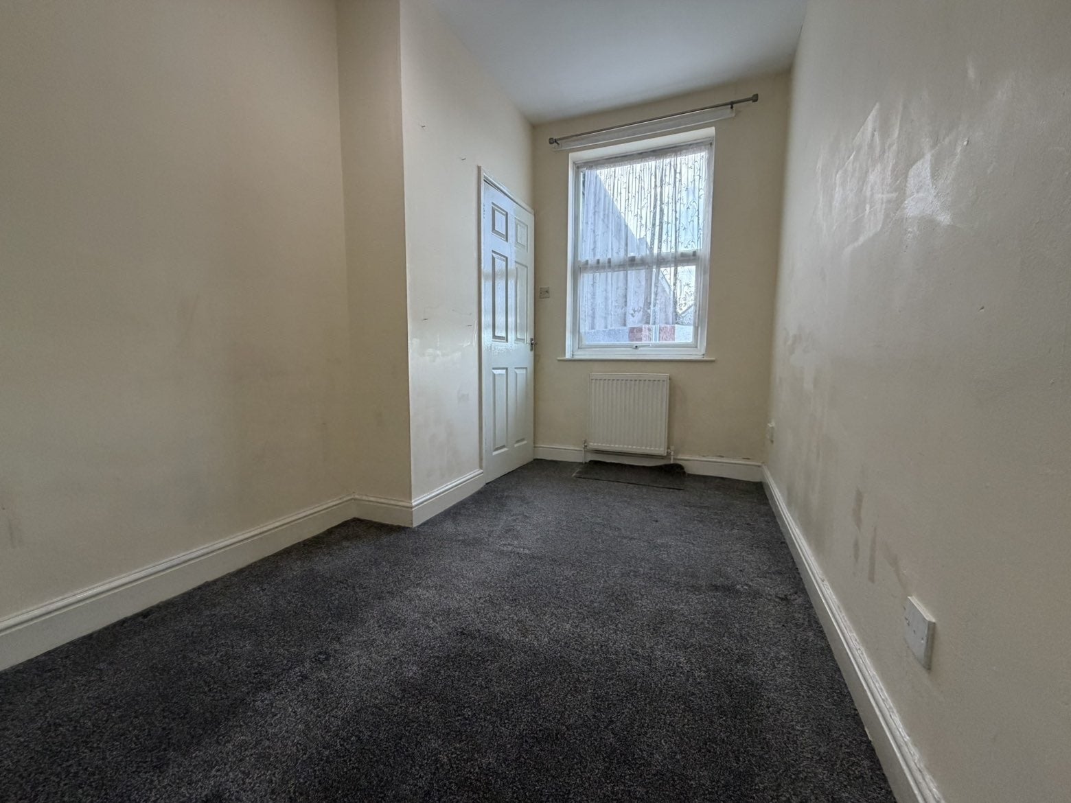 Flat Nimmings Road in Halesowen