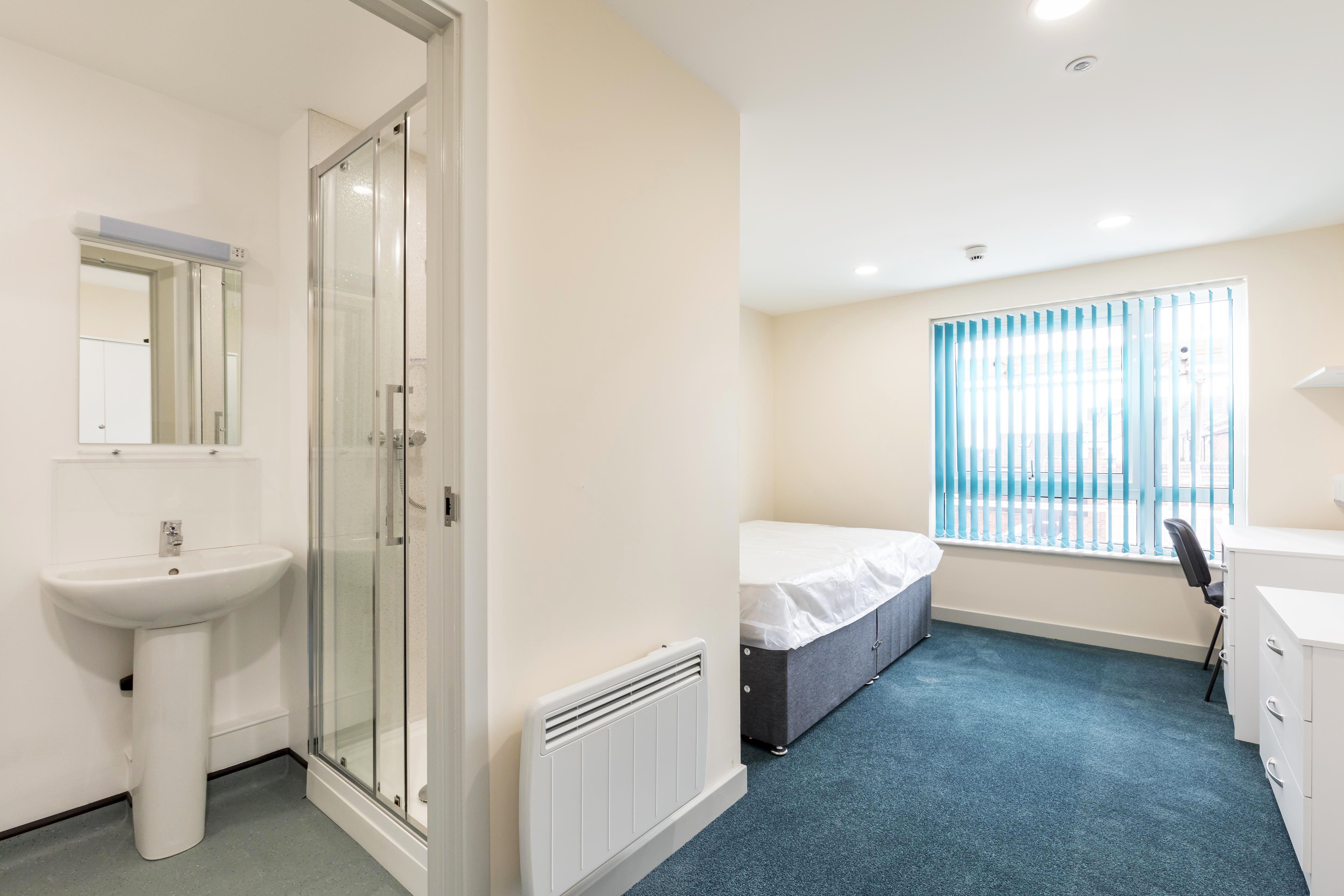 Room Fawcett Road in Portsmouth