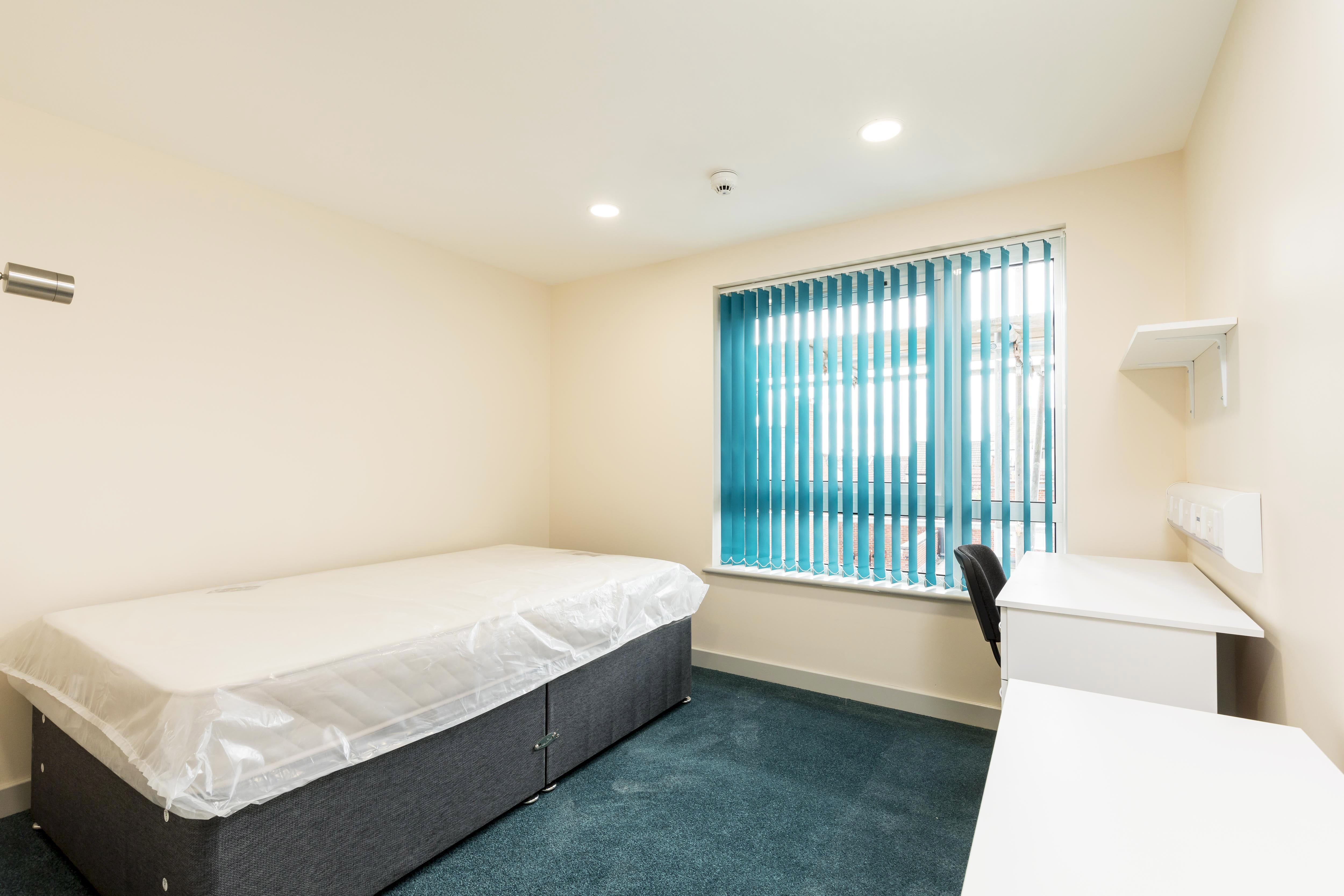 Room Fawcett Road in Portsmouth