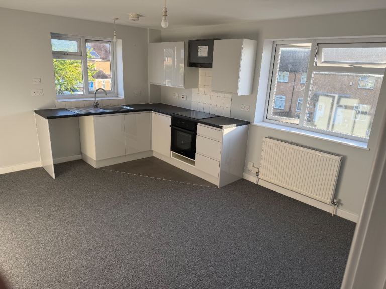 Flat Fontana Close in Bristol
