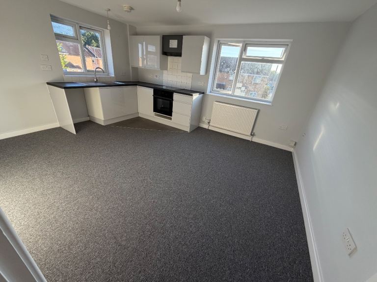 Flat Fontana Close in Bristol