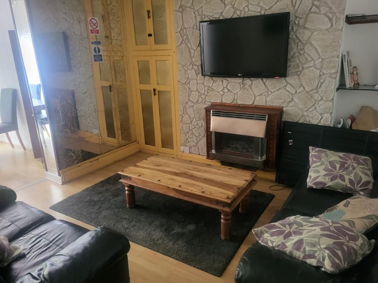 Room Charles Street in Bridgend