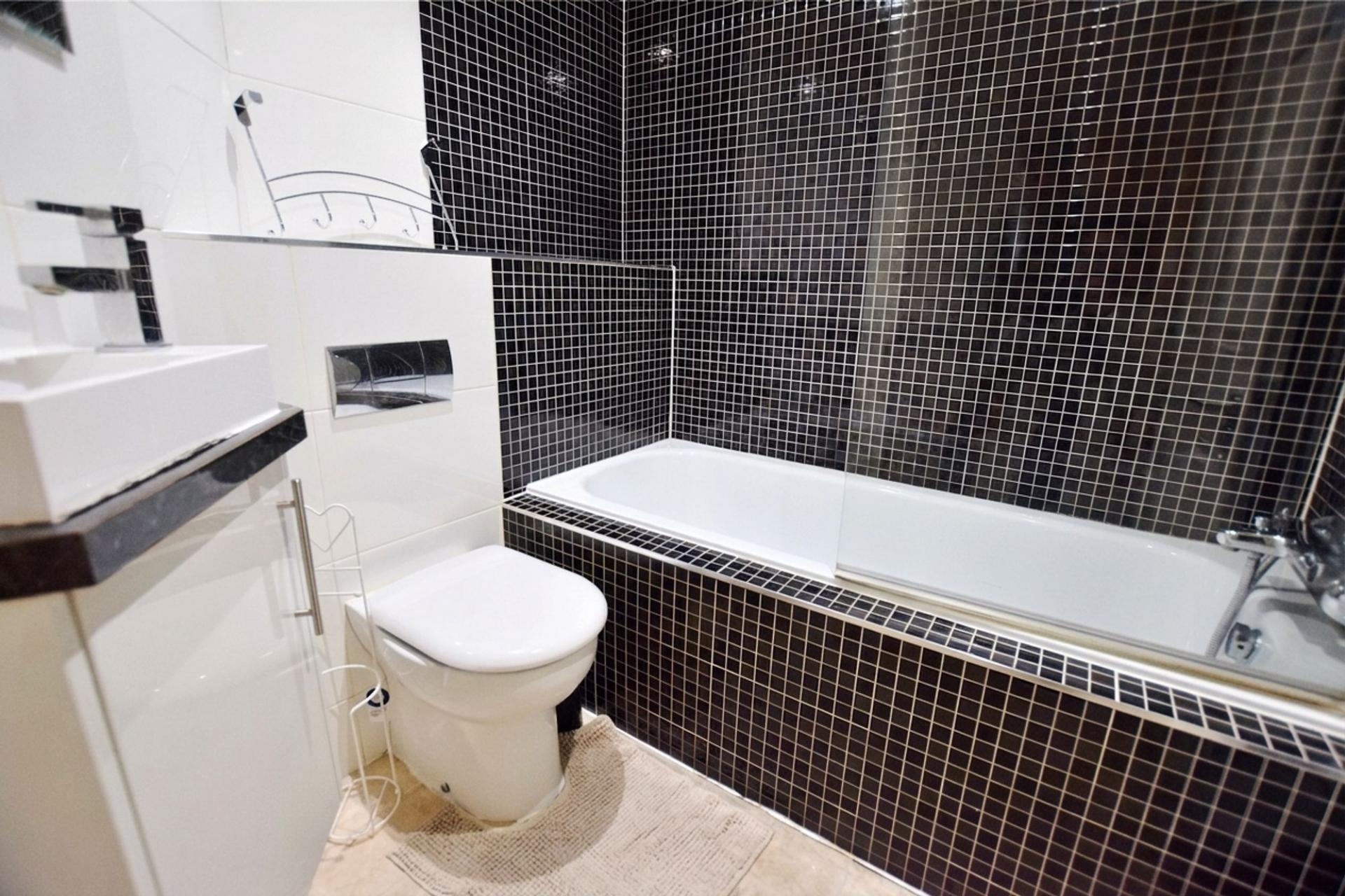 Flat Higham Place in Newcastle upon Tyne