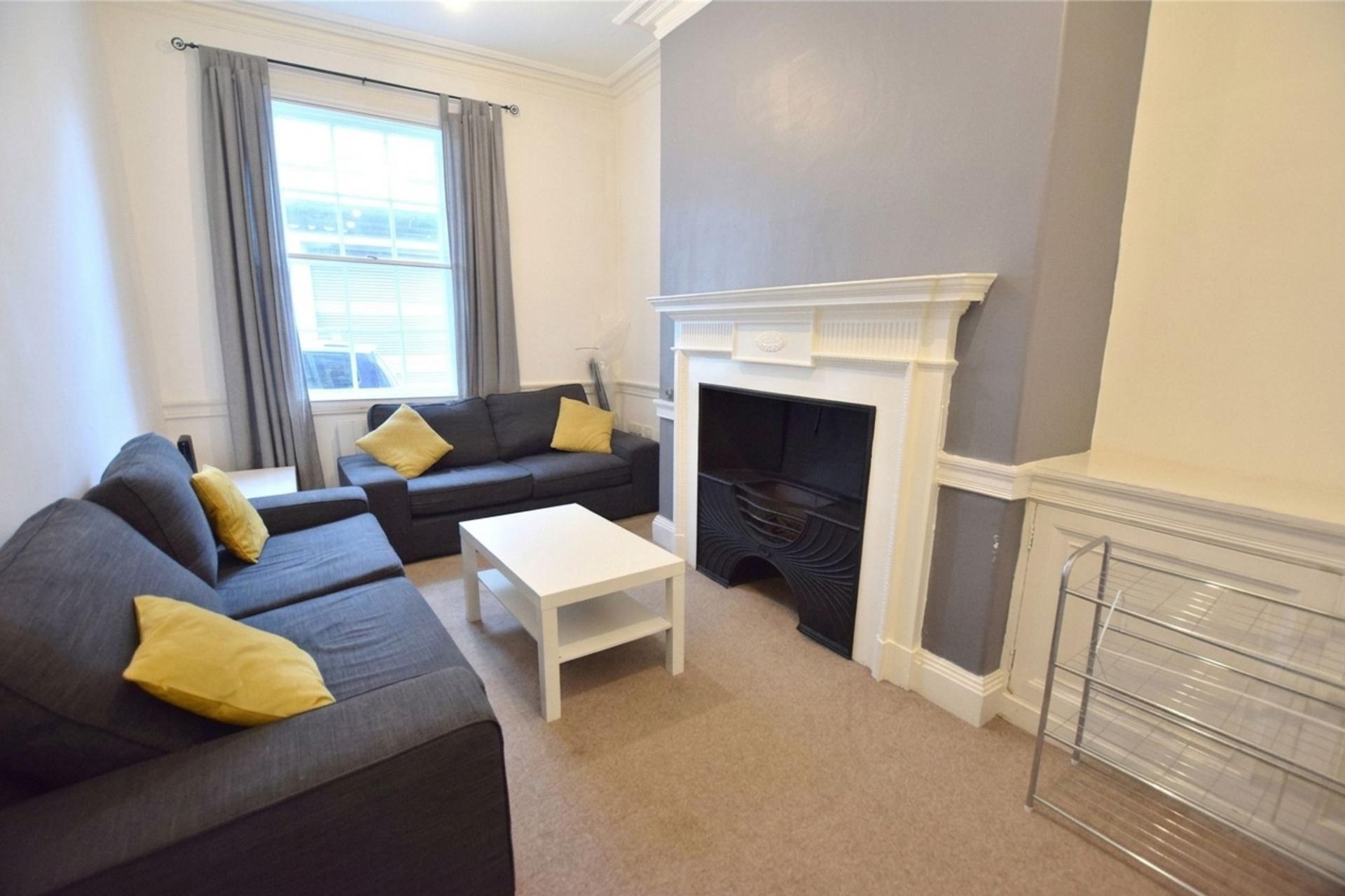 Flat Higham Place in Newcastle upon Tyne