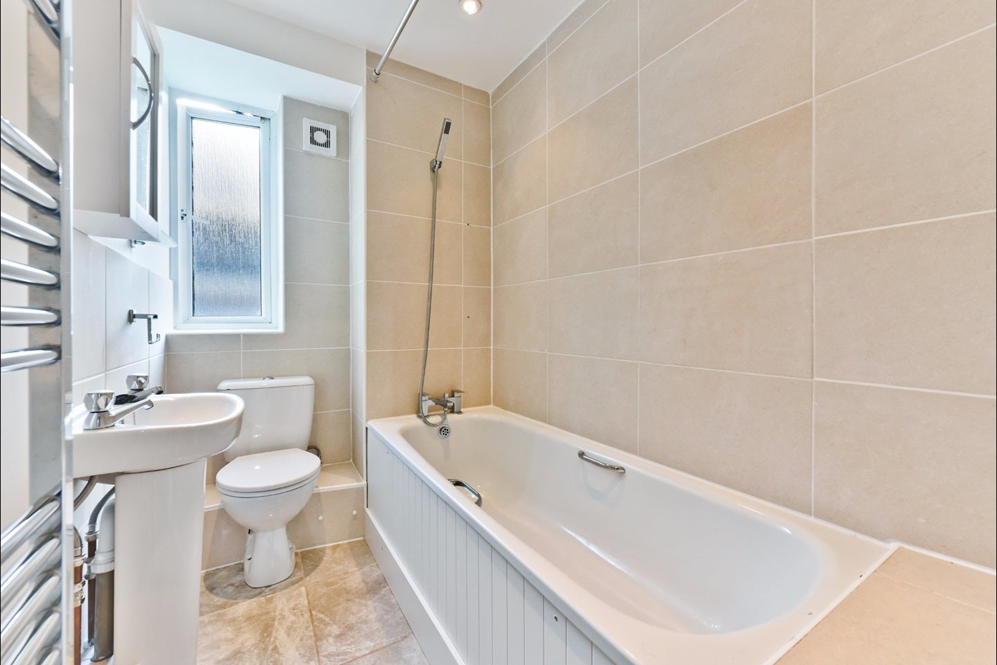 Room Dylways in Greater London