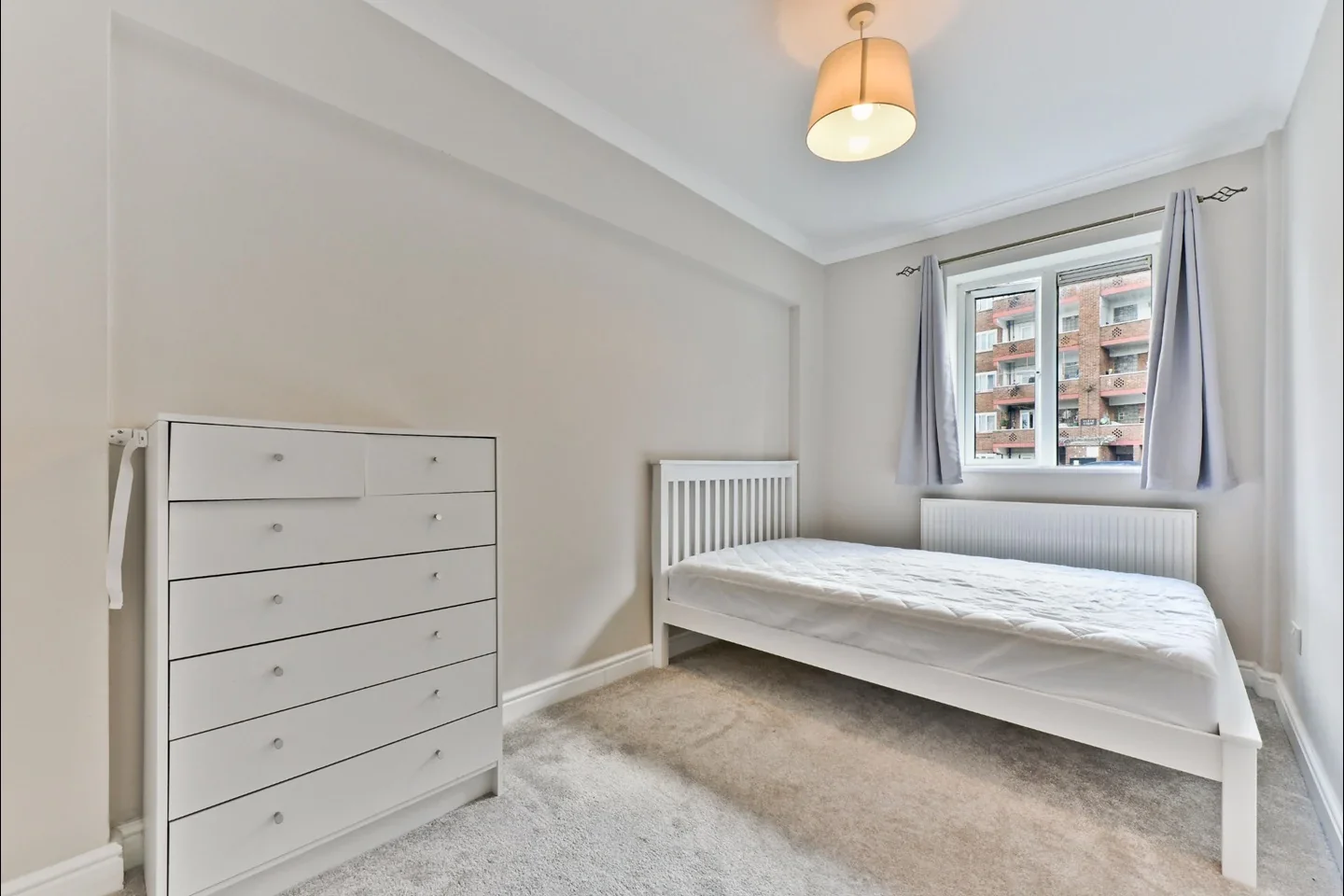 Room Dylways in Greater London