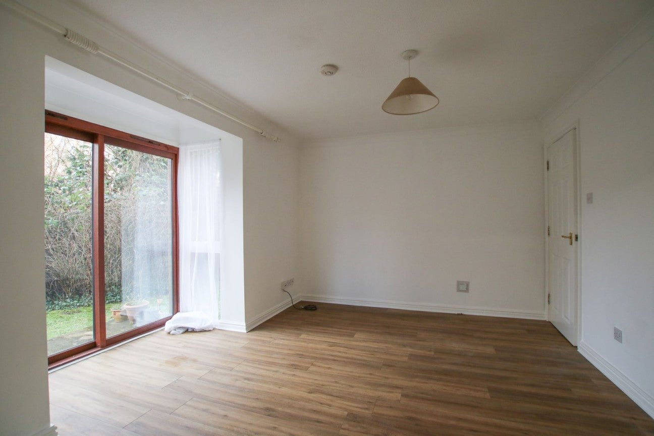 Flat Finchampstead Road in Wokingham