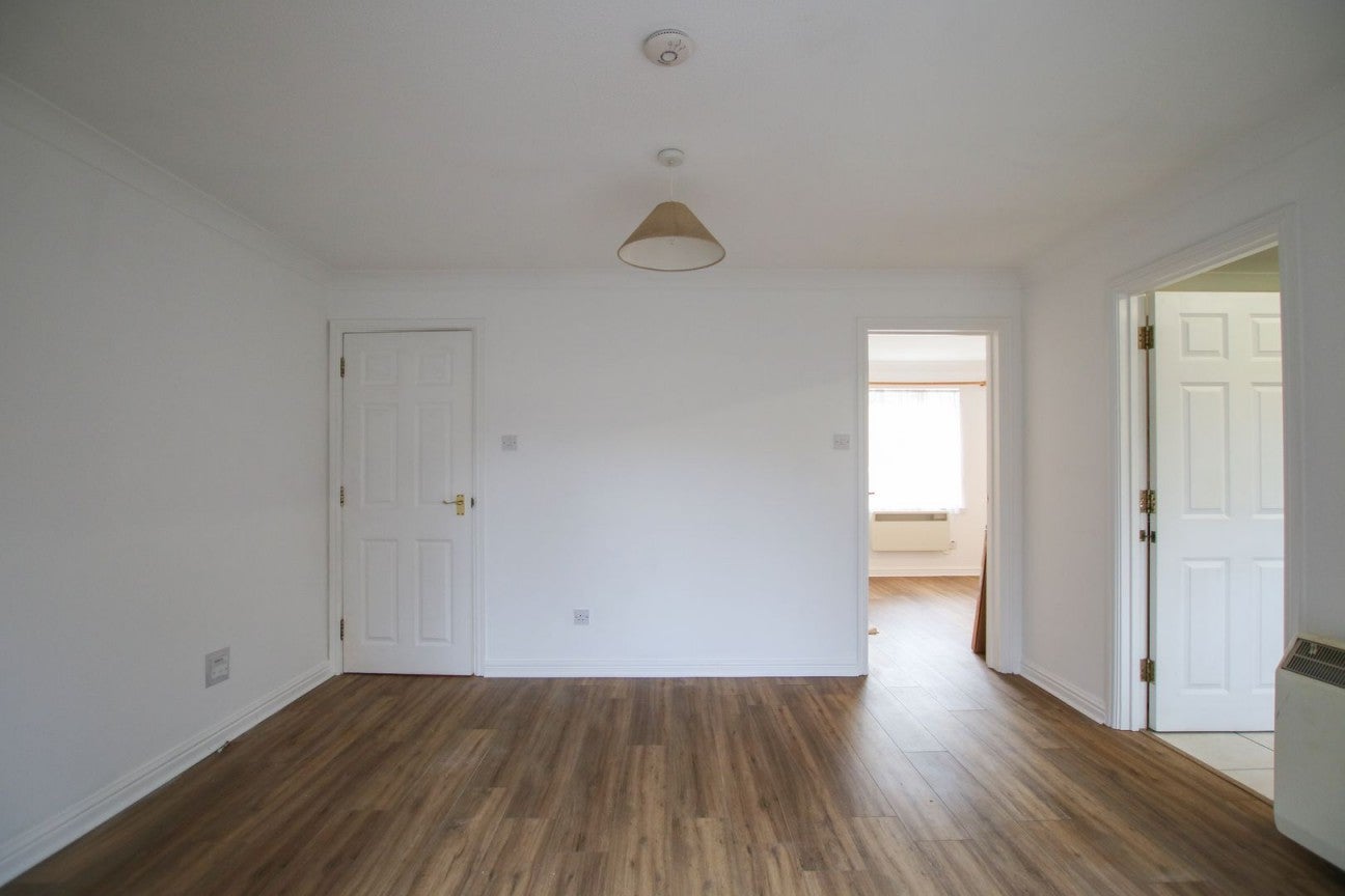 Flat Finchampstead Road in Wokingham