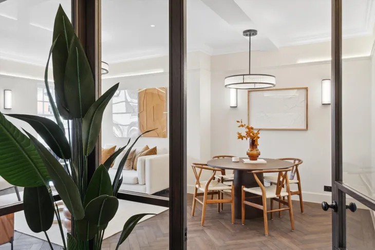Flat Kensington High Street in Greater London