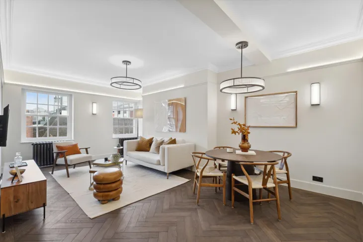 Flat Kensington High Street in Greater London
