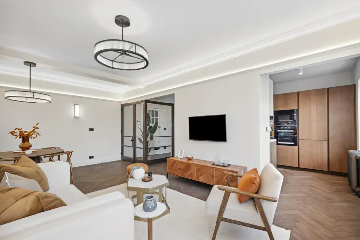 Flat Kensington High Street in Greater London