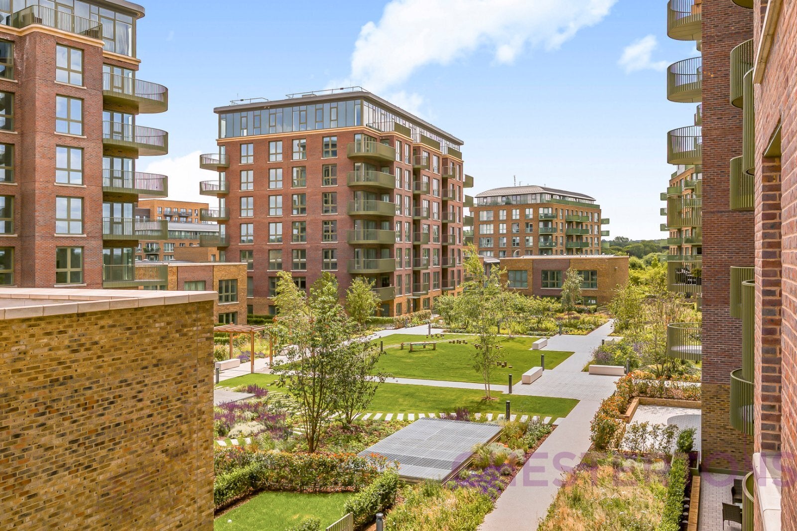 Flat Brooklands Park in Greater London