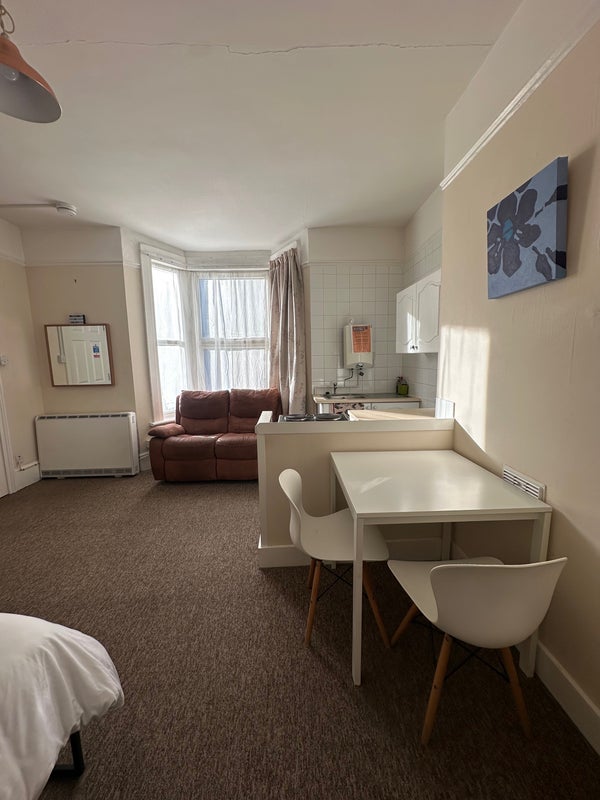 Room Tabor Grove in Greater London