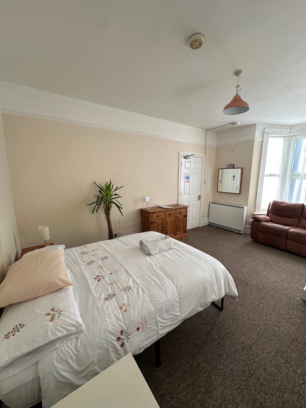 Room Tabor Grove in Greater London