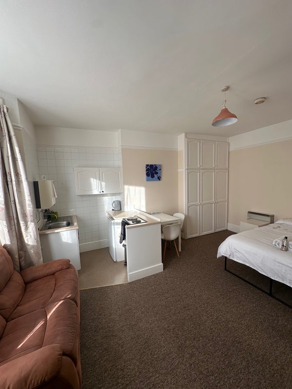 Room Tabor Grove in Greater London