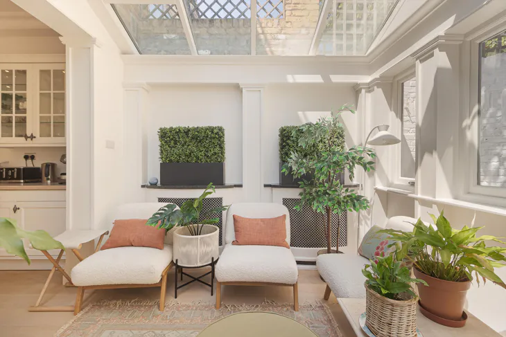 House Queensdale Place in Greater London