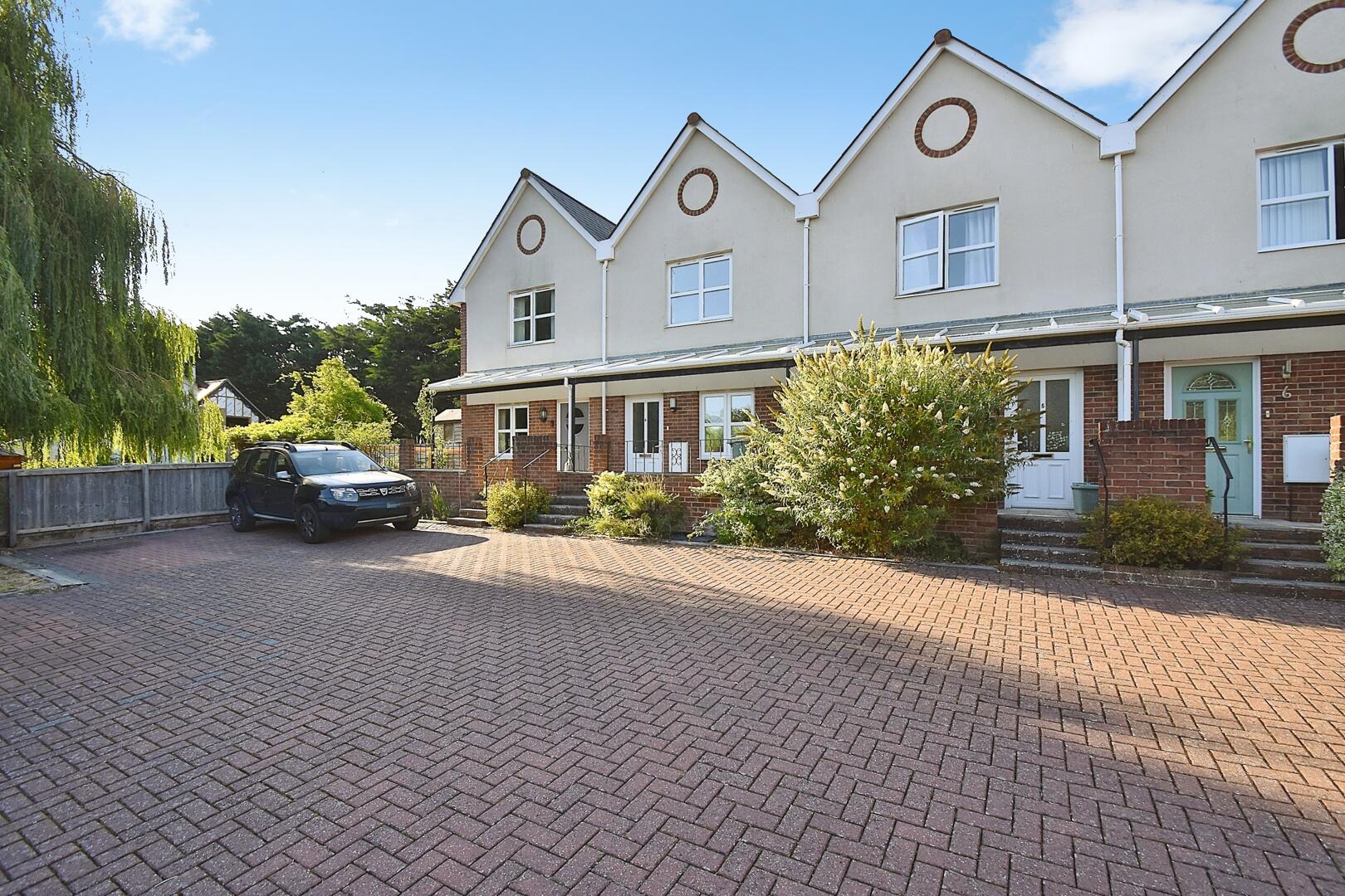 House Vicarage Walk in Newport
