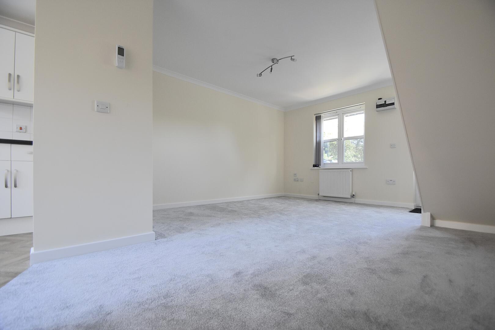 House Vicarage Walk in Newport