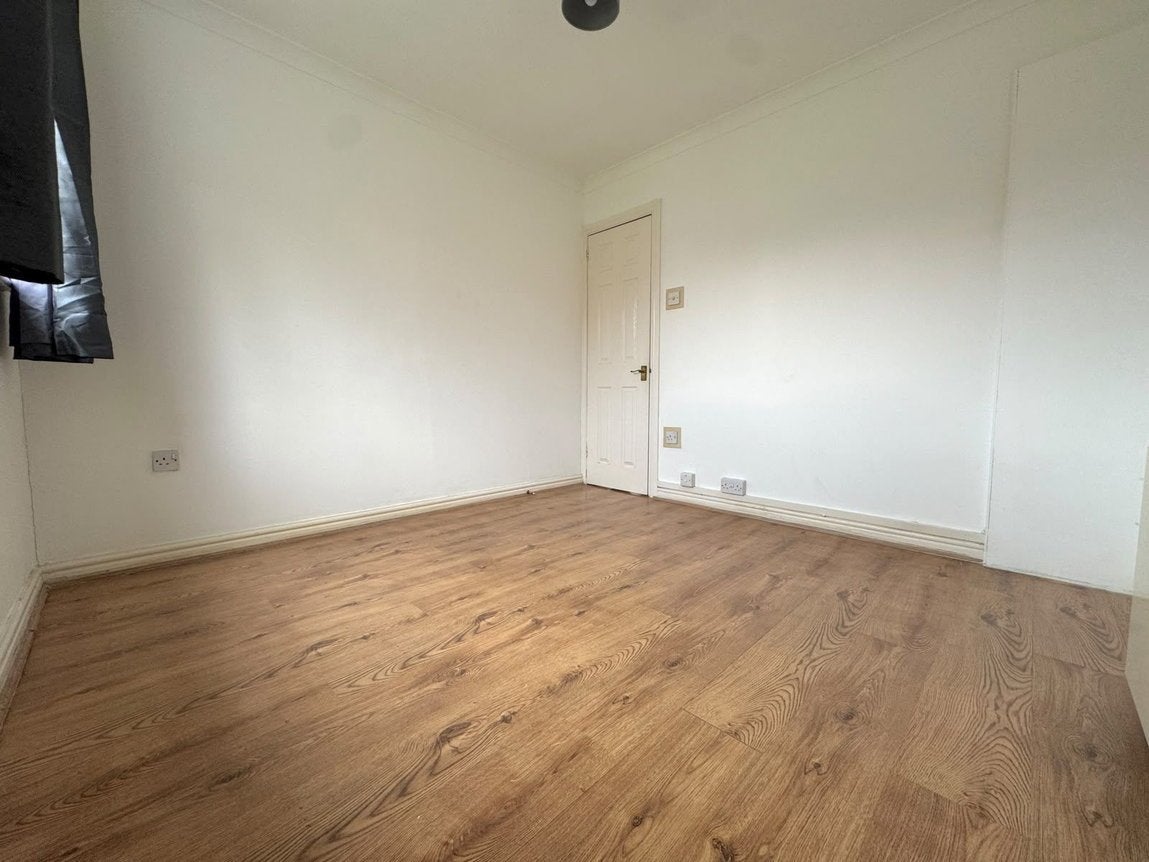Flat Copse Avenue in Swindon