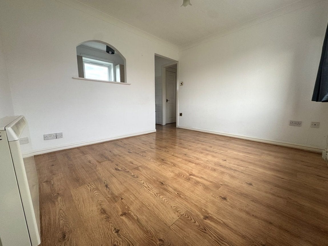 Flat Copse Avenue in Swindon