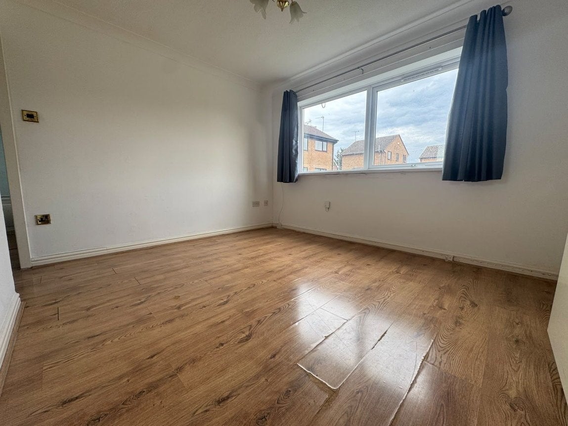 Flat Copse Avenue in Swindon