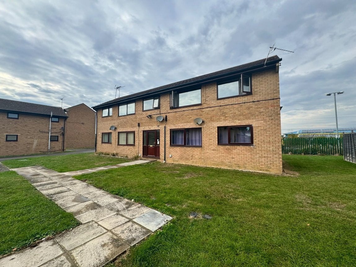 Flat Copse Avenue in Swindon