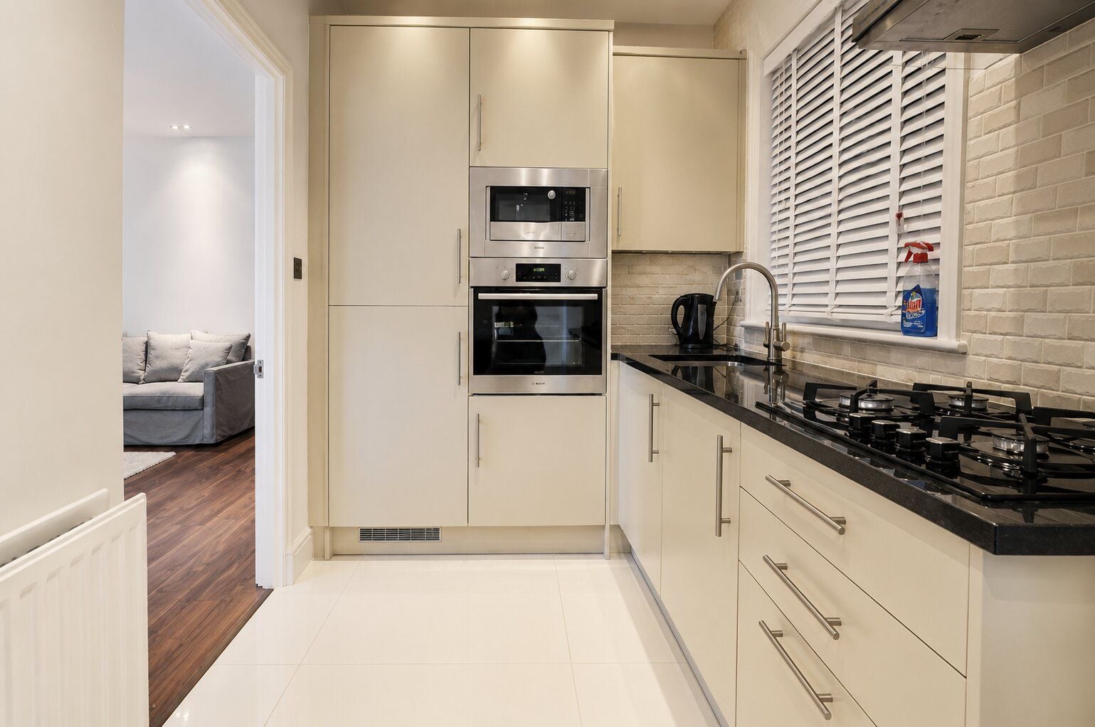 Flat Cambridge Avenue in Greater London