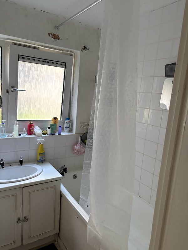 Room Rosebank Gardens in Greater London