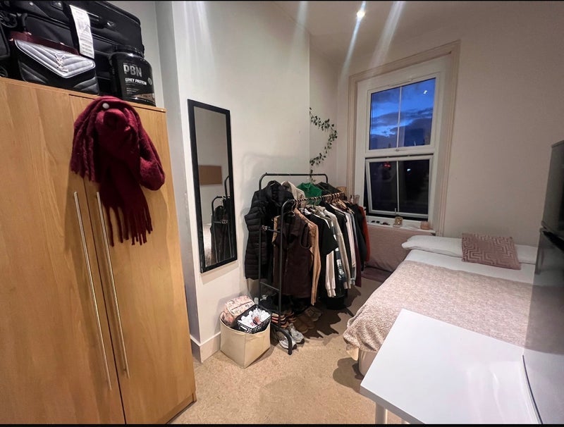 Room Lyncroft Gardens in Greater London