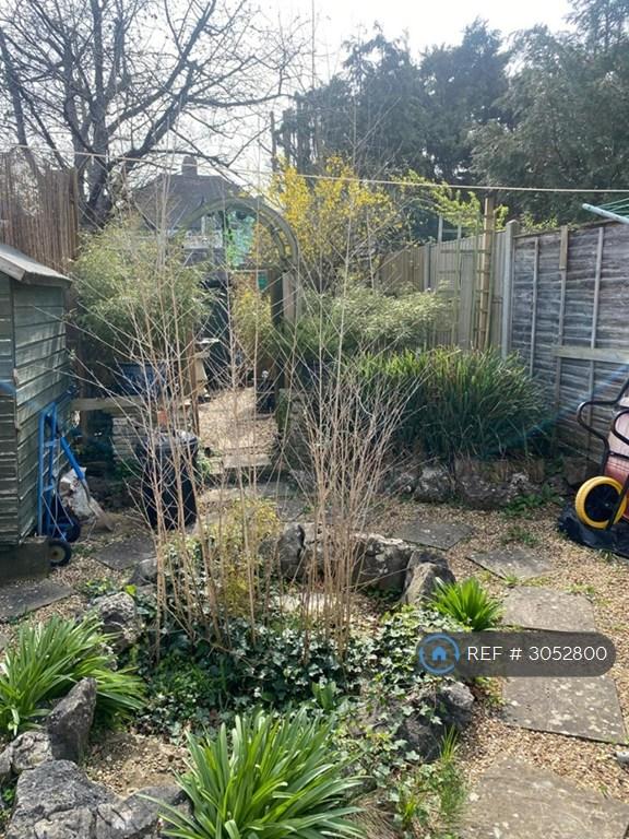 Room Aldridge Rise in Greater London