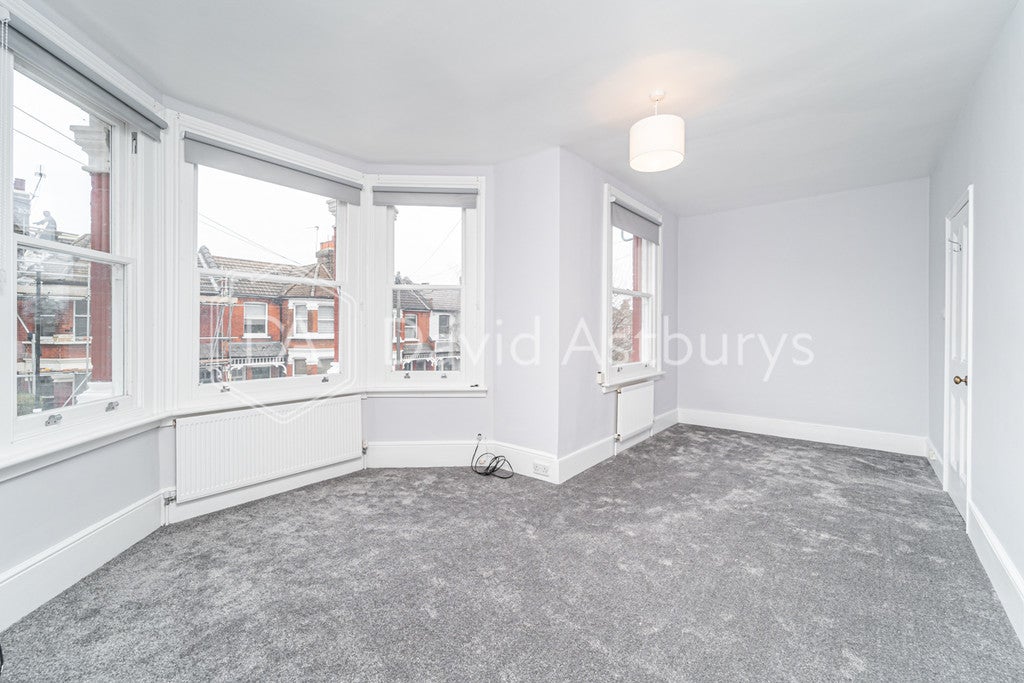 Flat South View Road in Greater London