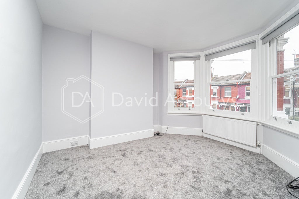 Flat South View Road in Greater London