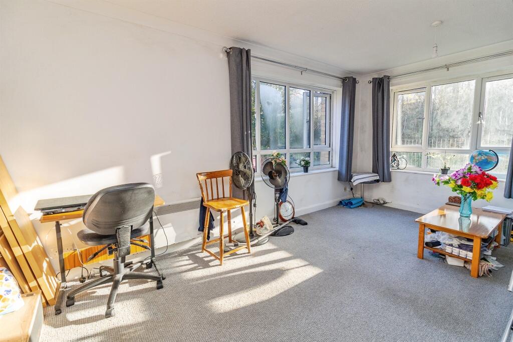 Flat Dalgin Place in Milton Keynes