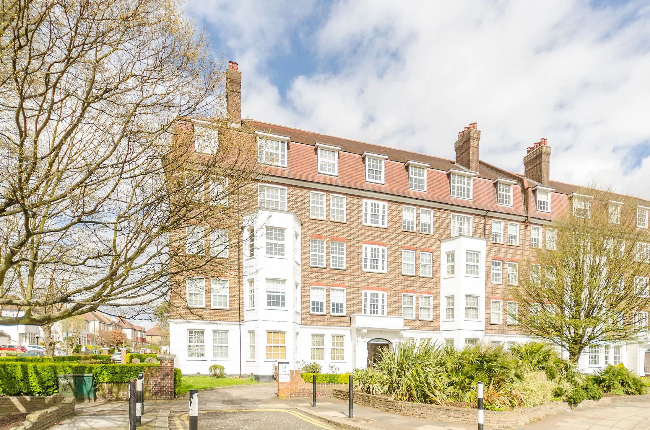 Flat Sidmouth Road in Greater London
