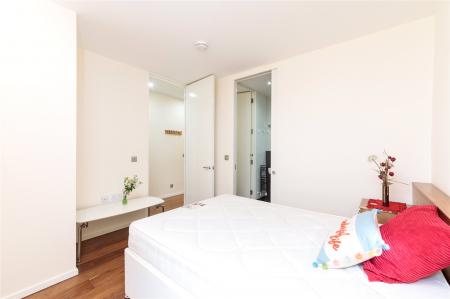 Flat Bevenden Street in Greater London