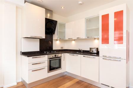 Flat Bevenden Street in Greater London