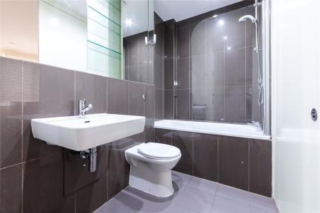 Flat Bevenden Street in Greater London