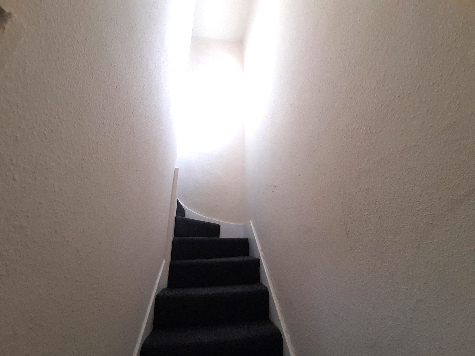 Flat Kingshill Avenue in Greater London