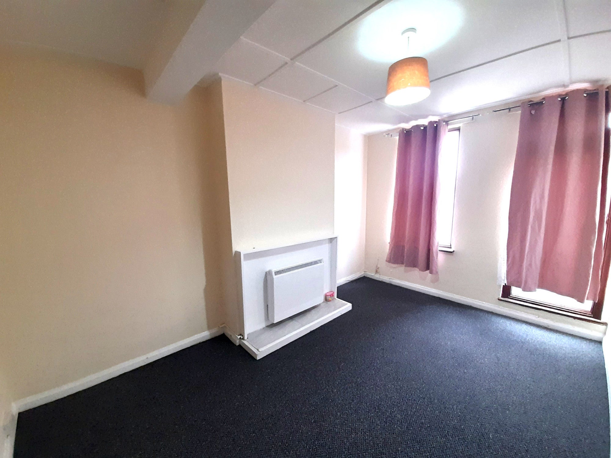 Flat Kingshill Avenue in Greater London