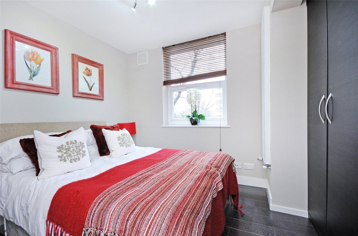 Flat Boydell Court in Greater London