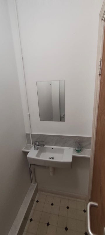 Room Vange Hill Drive in Basildon