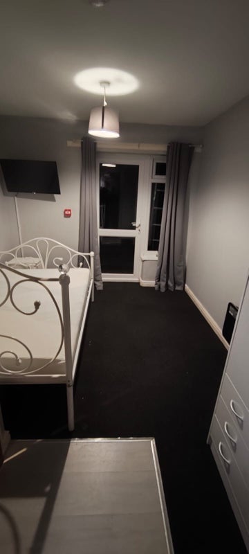 Room Vange Hill Drive in Basildon