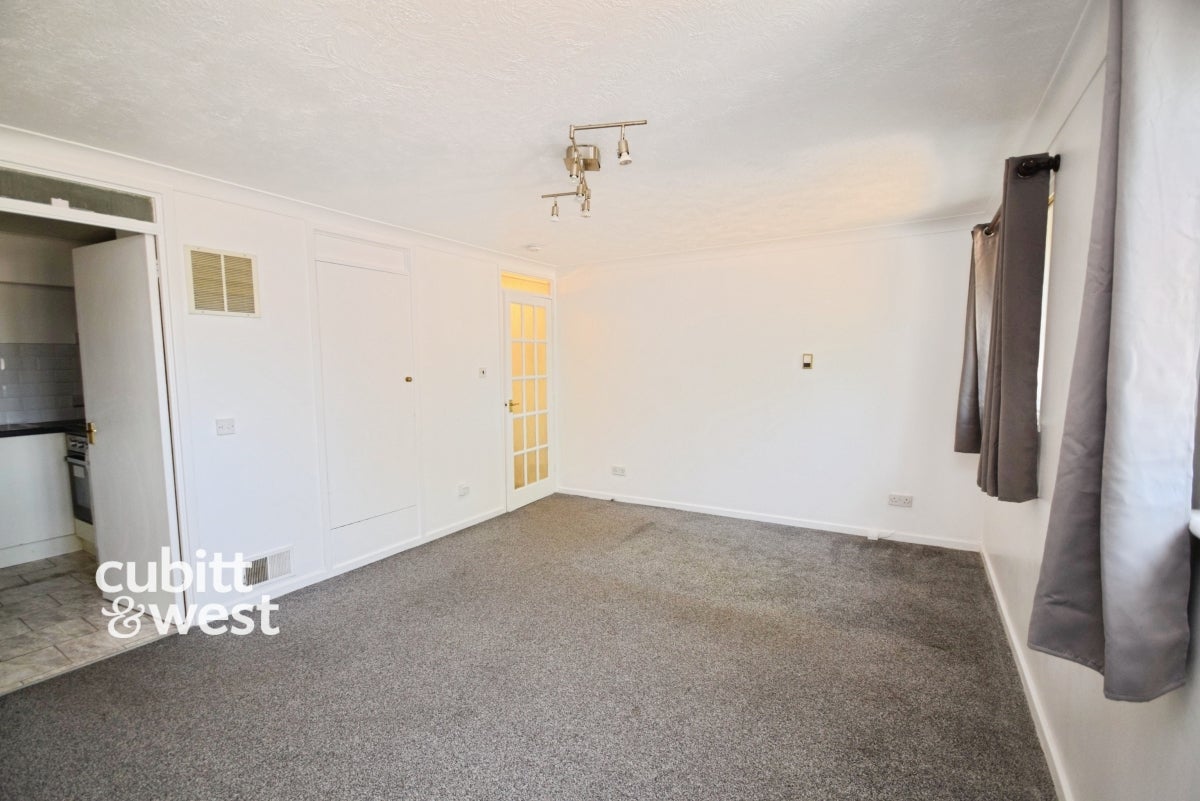 Flat Heathdene Road in Greater London