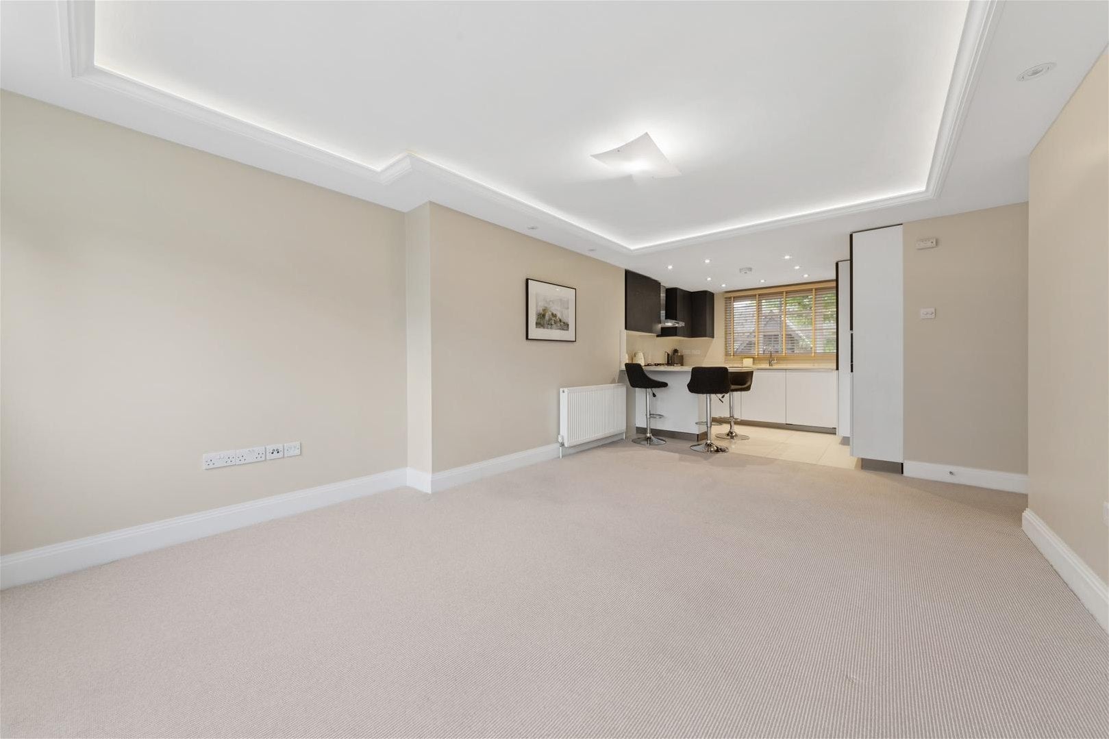 Flat Ladbroke Road in Greater London
