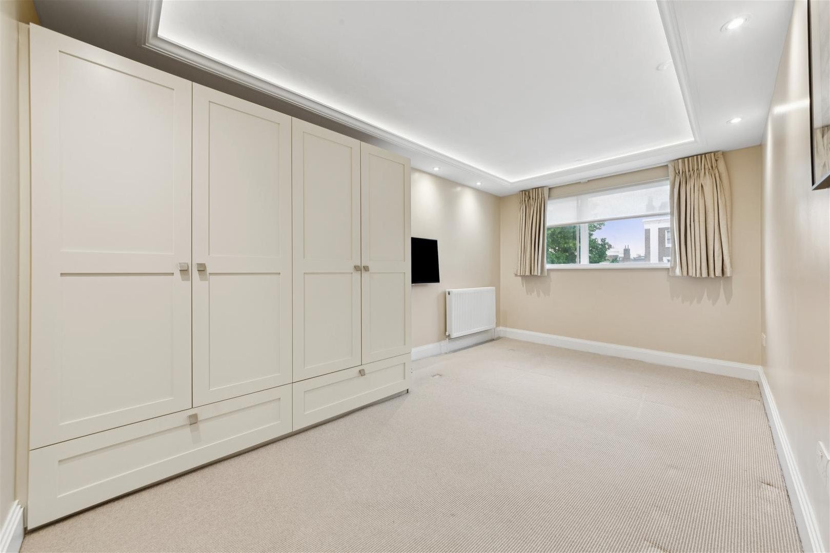 Flat Ladbroke Road in Greater London
