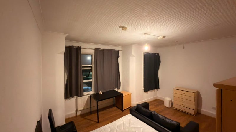 Room Lordsmead Road in Greater London