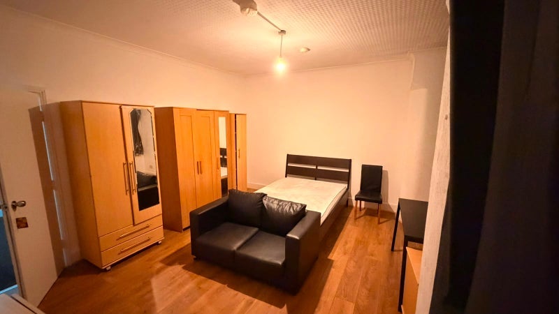 Room Lordsmead Road in Greater London